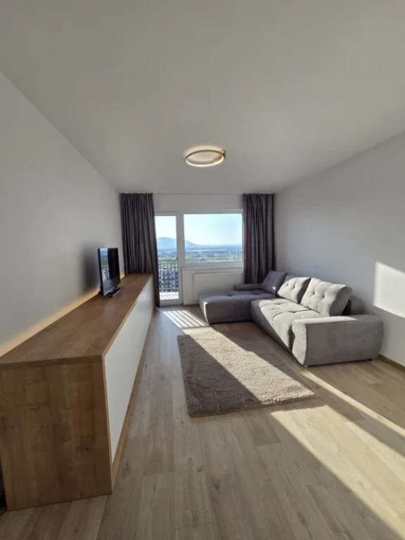 Apartament 3 camere, decomandat - zona Tractorul