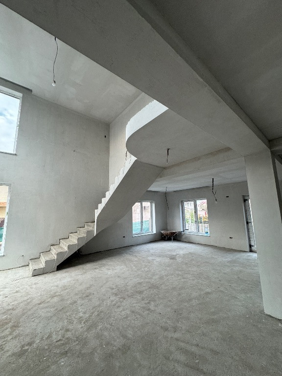 Casa compusa din 7 camere situata in zona EFORIE NORD - CENT