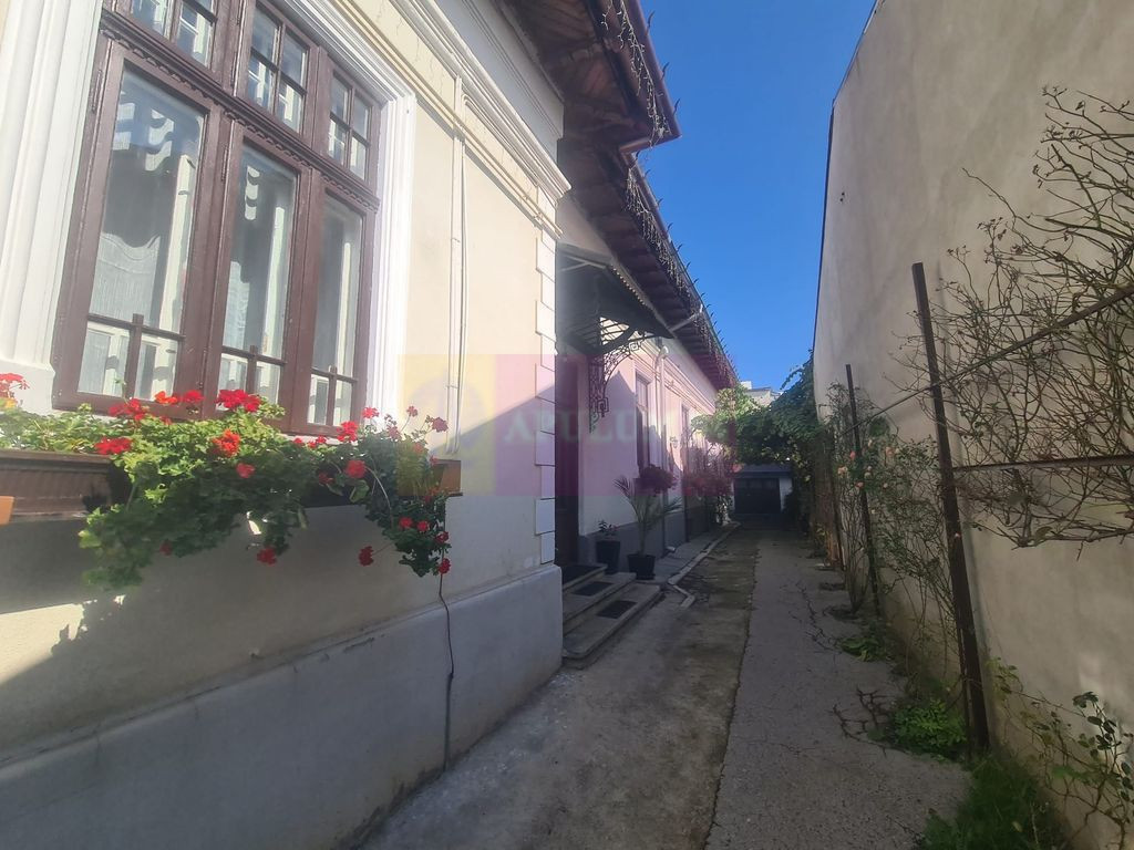 Casa de inchiriat in Campina, zona Centrala