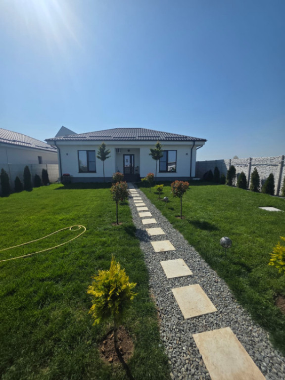 Casa complet mobilata pe parter 126 mp, construiti, 400 mp c