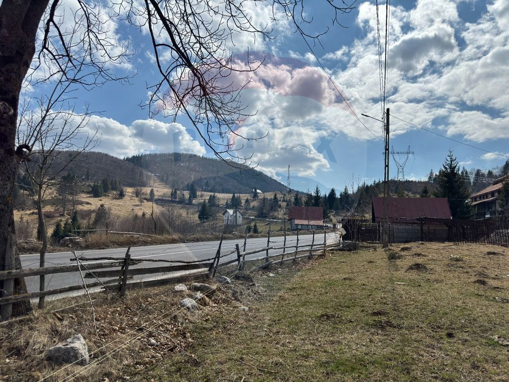 Teren Premium în Fundata: 3,784mp de Priveliște Panoram...