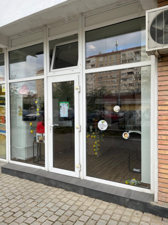 Spațiu ideal pentru magazin – de închiriat în complex c