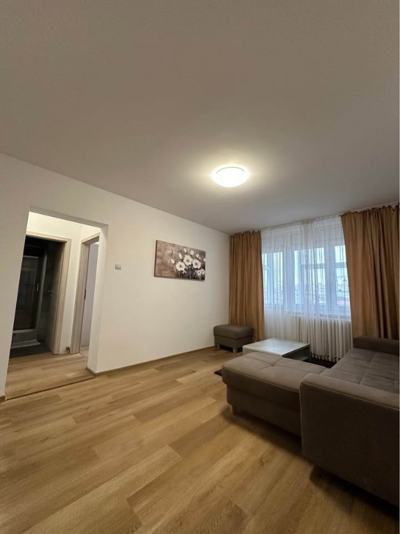 Apartament 3 camere , in Podu Ros,