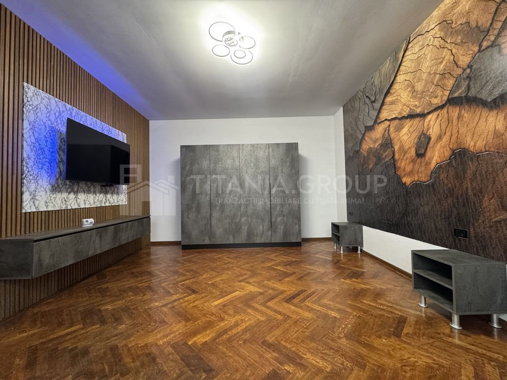 Garsonieră 42 mp complet renovata, zonă centrală, vis-...