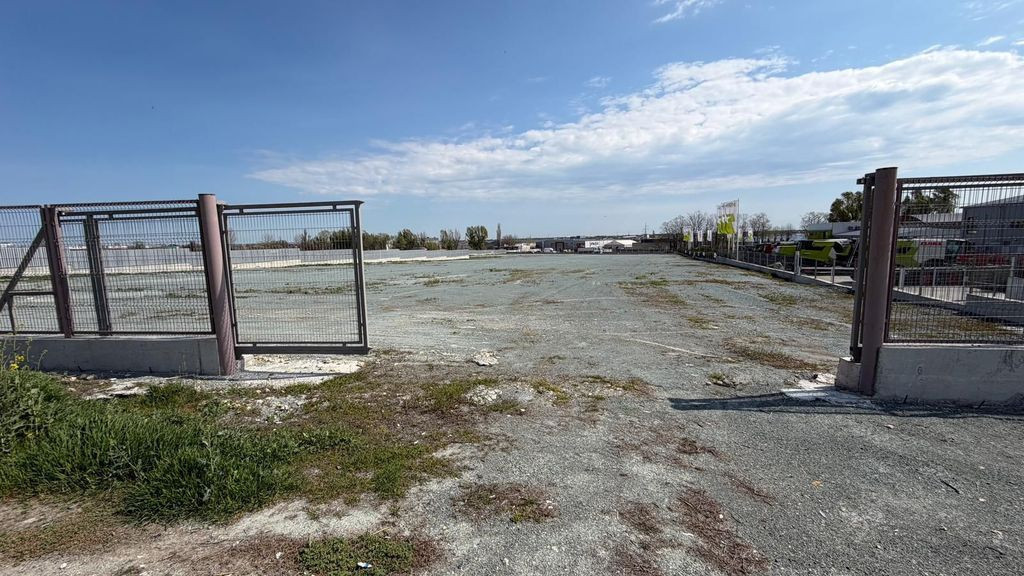 TEREN PRETABIL ACTIVITATI COMERCIALE ,DESCHIDERE LA SOSEA...