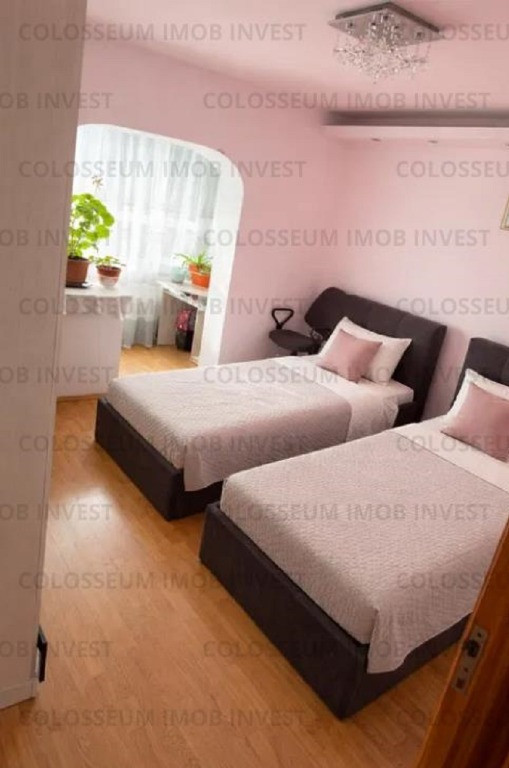 Apartament 4 camere, 2 balcoane,decomandat - zona Noua