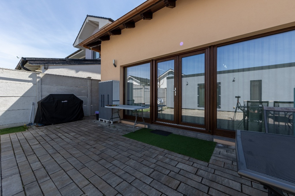 Vând casă în Șelimbar,zona Pictor Brana