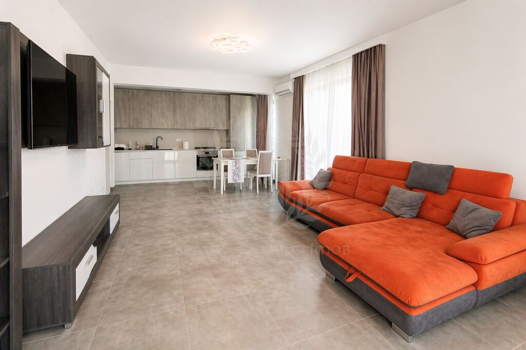 Apartament 3 camere, 2 bai, parcare proprie, cartier