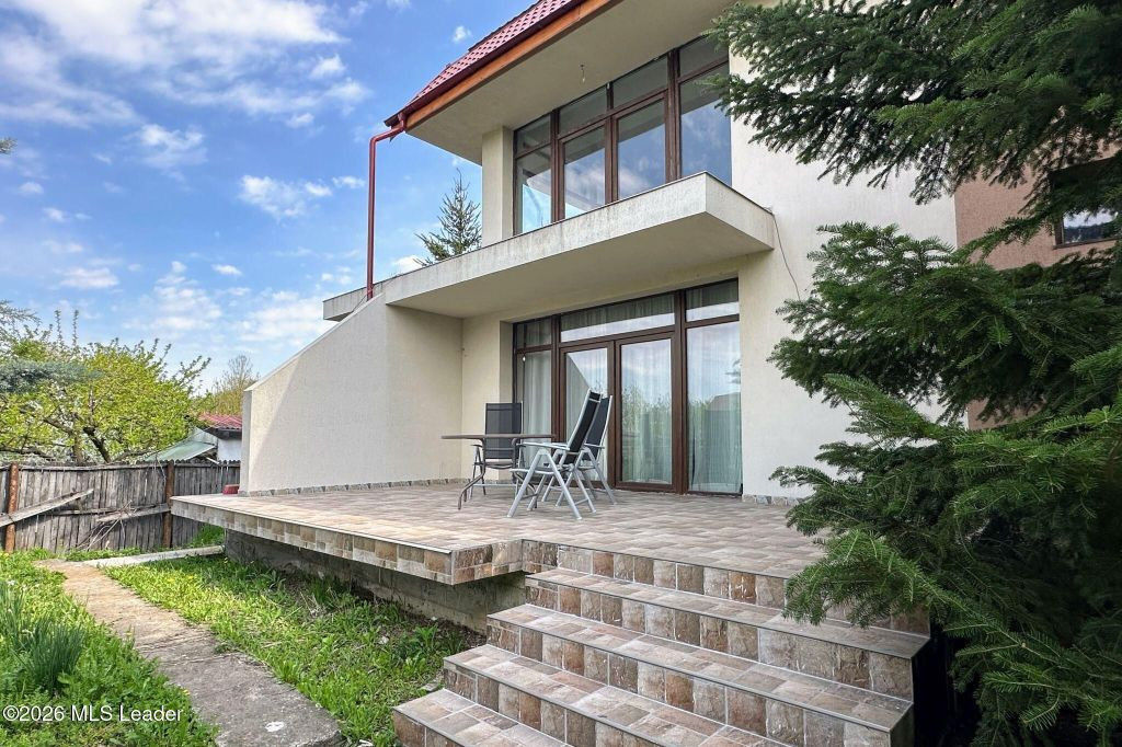 Tamasi - langa padure, casa 300 mp teren 711 mp, personal...