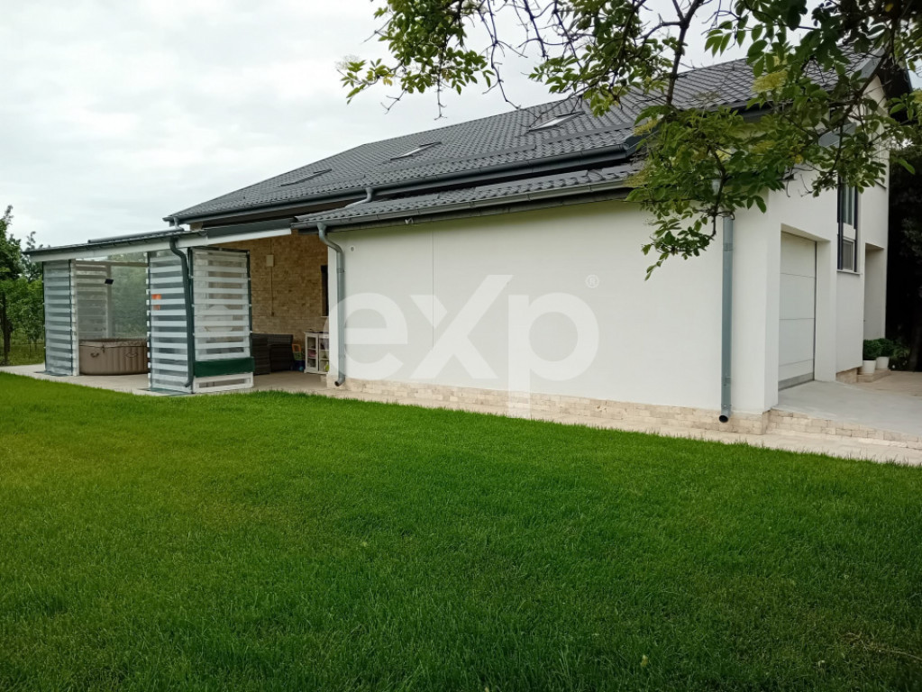 De vanzare vila individuala 6 camere mobilata si utilata Cor