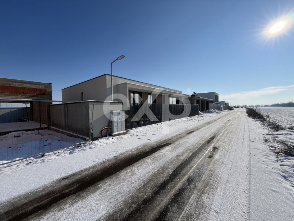 De vanzare casa parter moderna panouri pompa de caldura gara