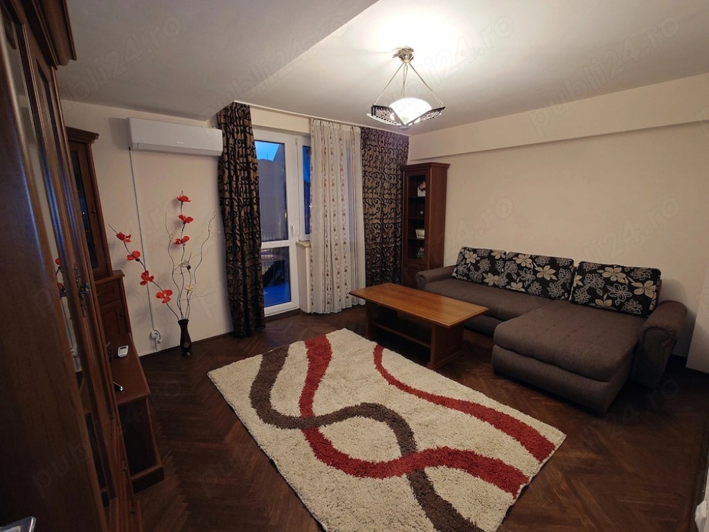 Inchiriere apartament cu 3 camere-Piata Universitatii