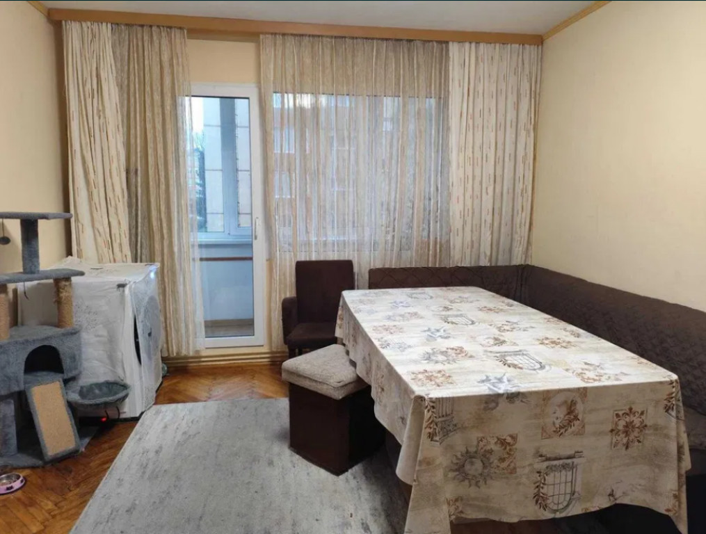 Apartament 3 camere, semidecomandat - zona Astra