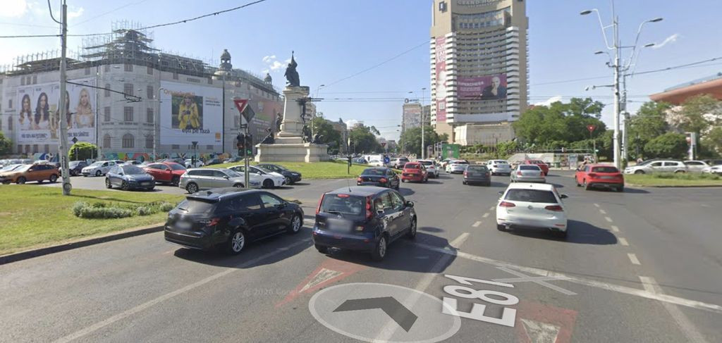 Metrou Universitate sp 37 mp trafic intens pietonal vizib...