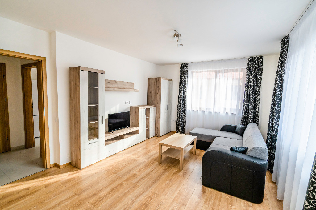 Apartament 2 camere spatios,calduros,luminos FARA comision Tractorul