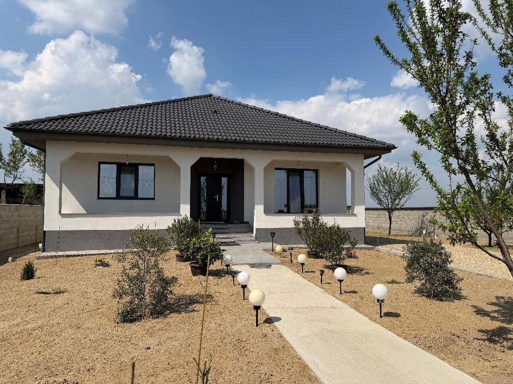 Casa noua in localitatea Carandeni