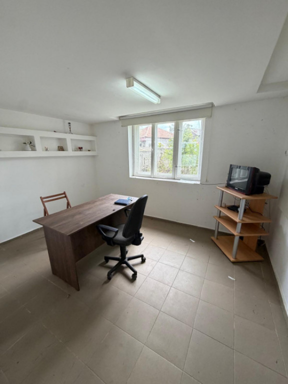 Casa de vanzare ,90 mp constructie ,teren 1400mp ,parcelabil