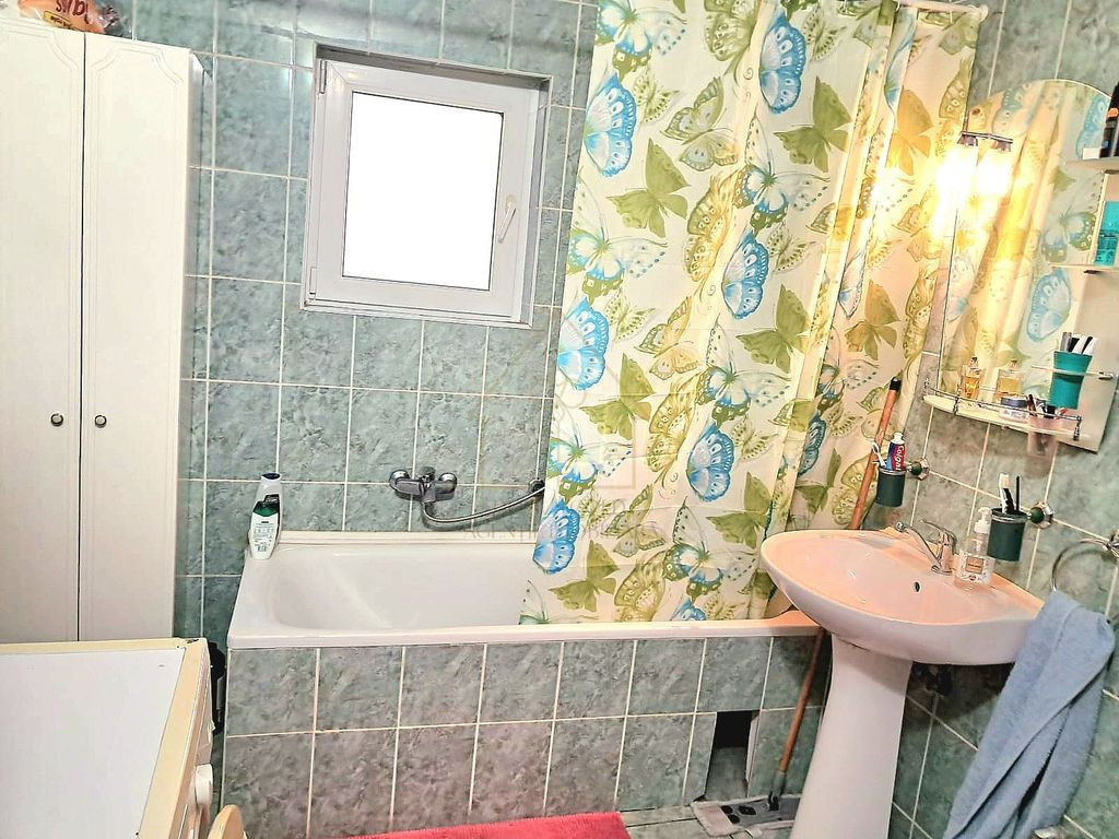 Vind apartament 3 camere zona Plopilor.