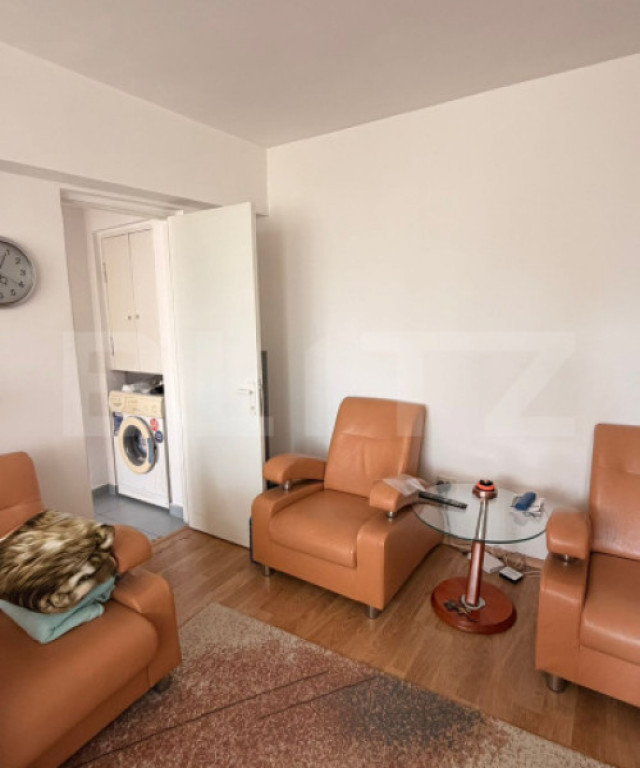 Apartament 2 camere, semidecomandat, 55 mp, zona Regiment 11