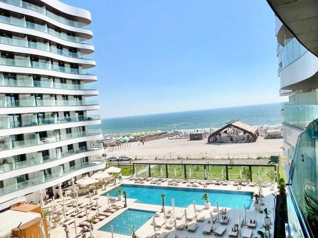 In prima linie,langa plaja cu vedere la mare casa del mar,garsoniera