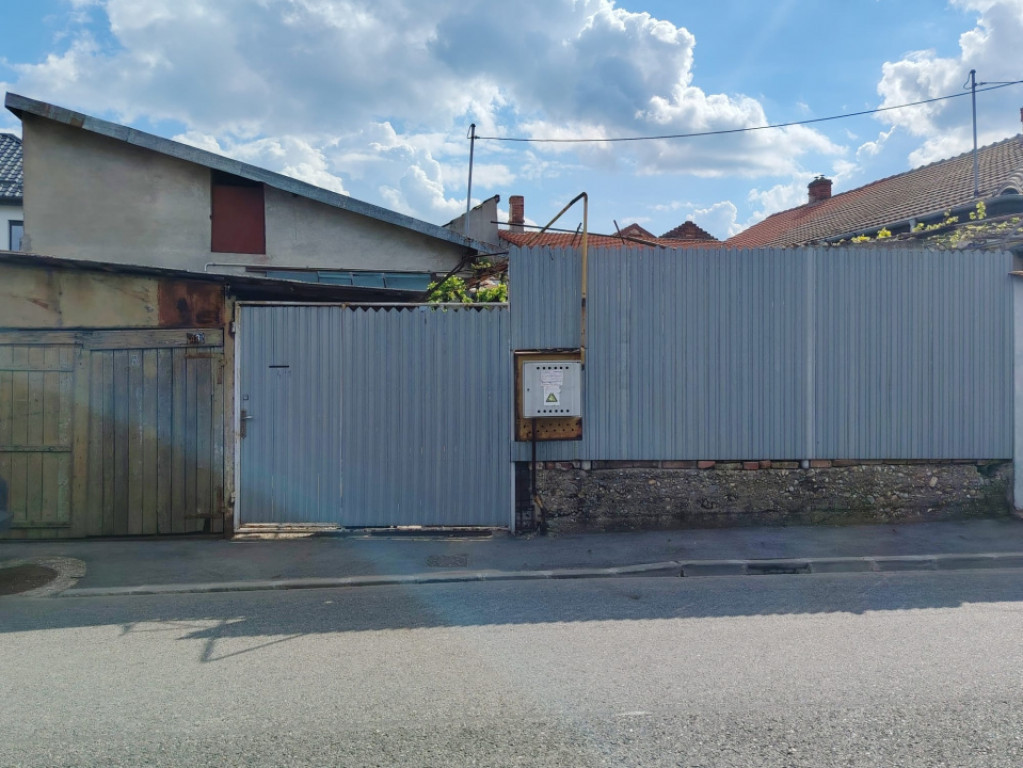 Casă cu potențial, excelent, lângă Medicină și Spitalu