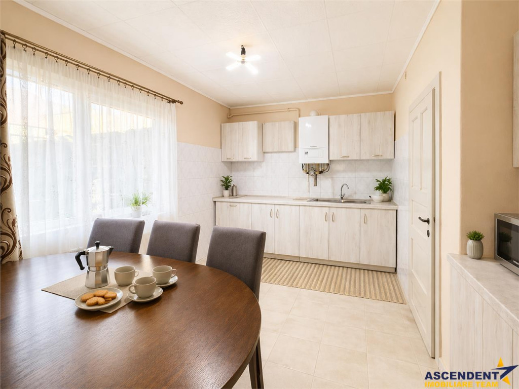 Nivel in casa cu 2 apartamente,145 mp utili teren 338mp, Gh