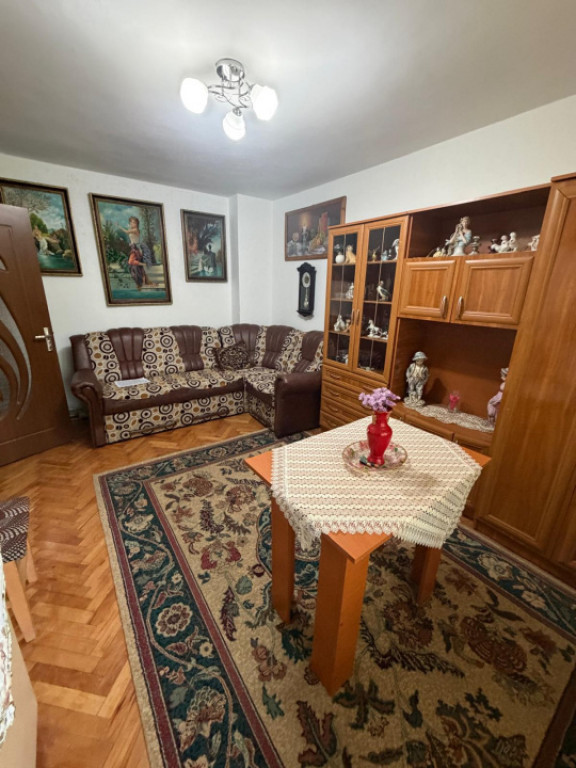 Apartament 2 camere decomandat , et 1 pentru inchiriere, cen