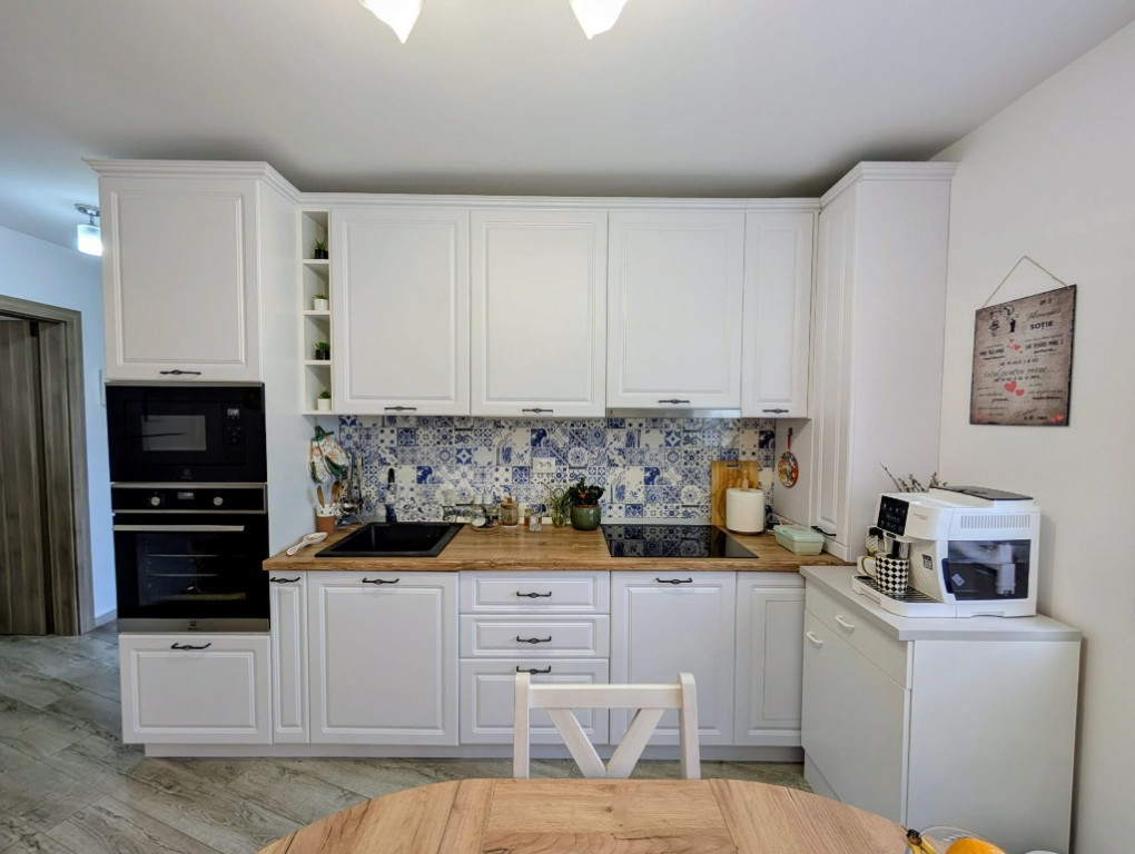 Apartament modern de 2 camere cu 2 parcări incluse – Zona Răzoare Vivo