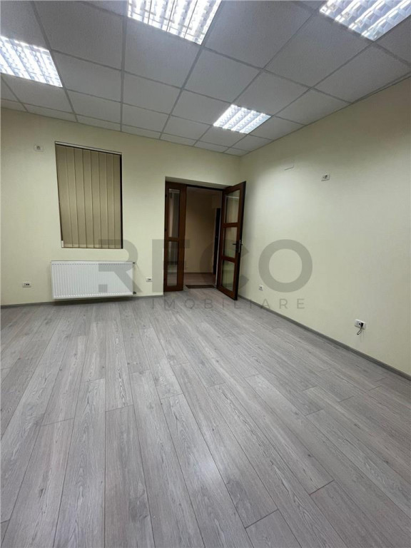 RECO Spatiu Comercial, Central