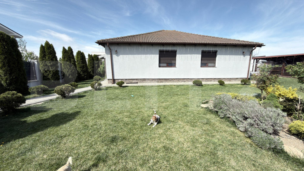 Casă modernă cu teren generos – Vetiș, zonă liniștit?