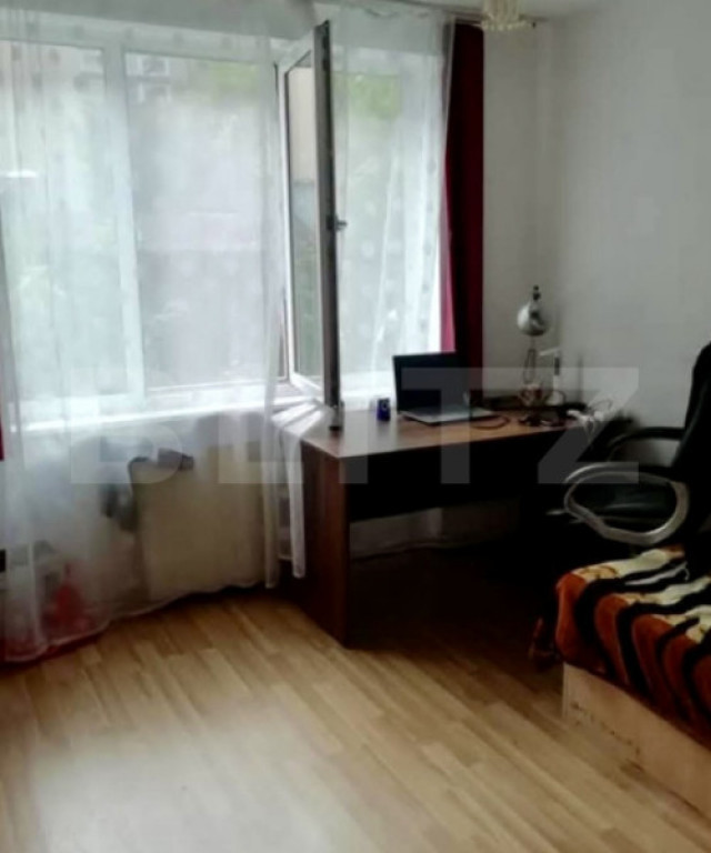 Apartament cu 3 camere, semidecomandat, 84 mp, zona Semicent