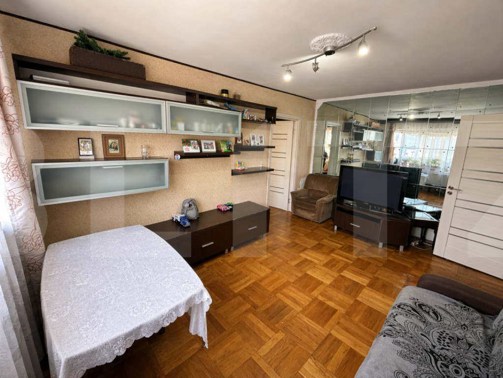 Apartament 3 camere, Balcon, etaj 3, parcare