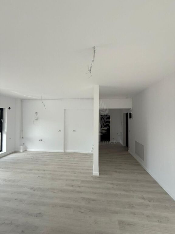 APARTAMENT 2 CAMERE//MRS GRADINILE//PARTER//LOC DE PARCARE