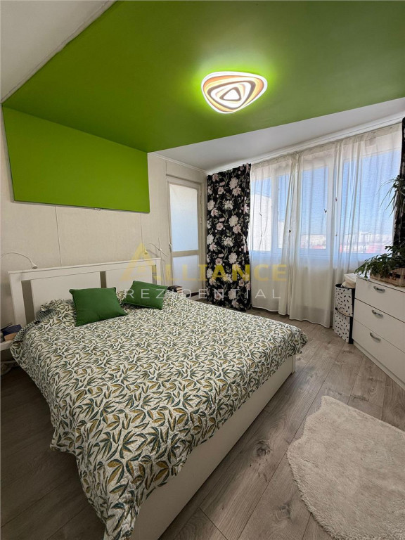 {Bulevardul 1 Decembrie } Apartament 3 camere mobilat-utilat