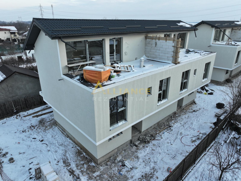 Casa 5 camere tip DUPLEX - 4 bai, Terasa Curte, 250 MP