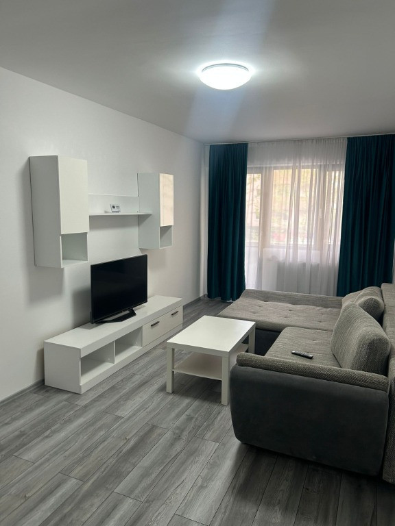 De vanzare apartament 3 camere-Apusului,Metrou