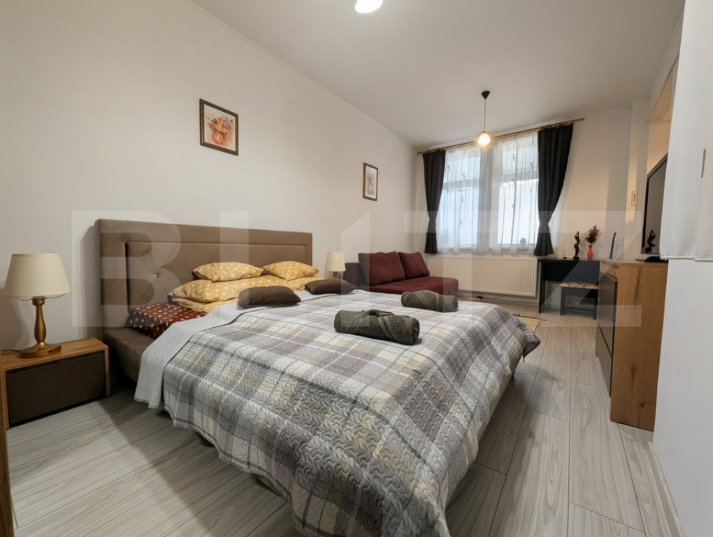 Apartament ultracentral, cu o cameră si curte comună.