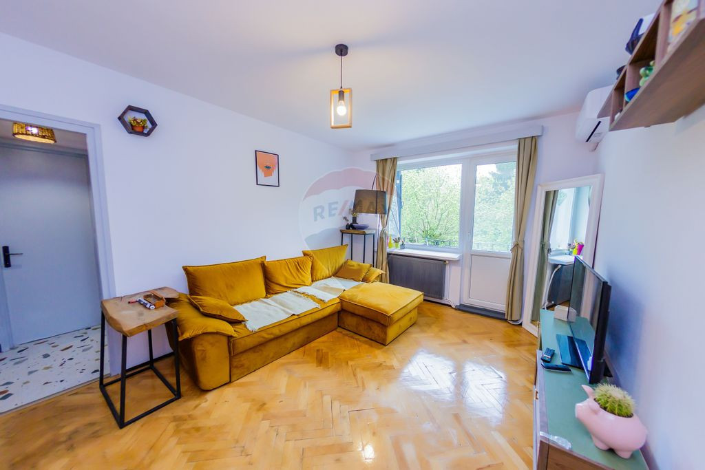 Apartament cu 3 camere de vanzare Victor Babeș etaj 1