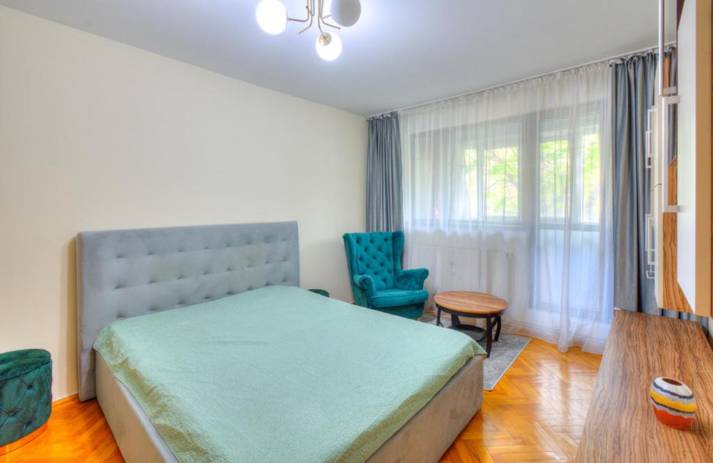 Apartament 2 camere decomandat Metrou 1 Decembrie centrala