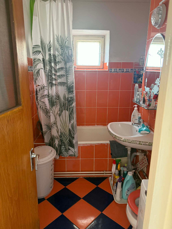 Apartament de 2 camere zon TRIAJ,str Harmanului,