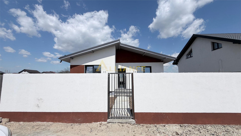 Casa Individuala - 3 camere - 2 bai - 305mp teren