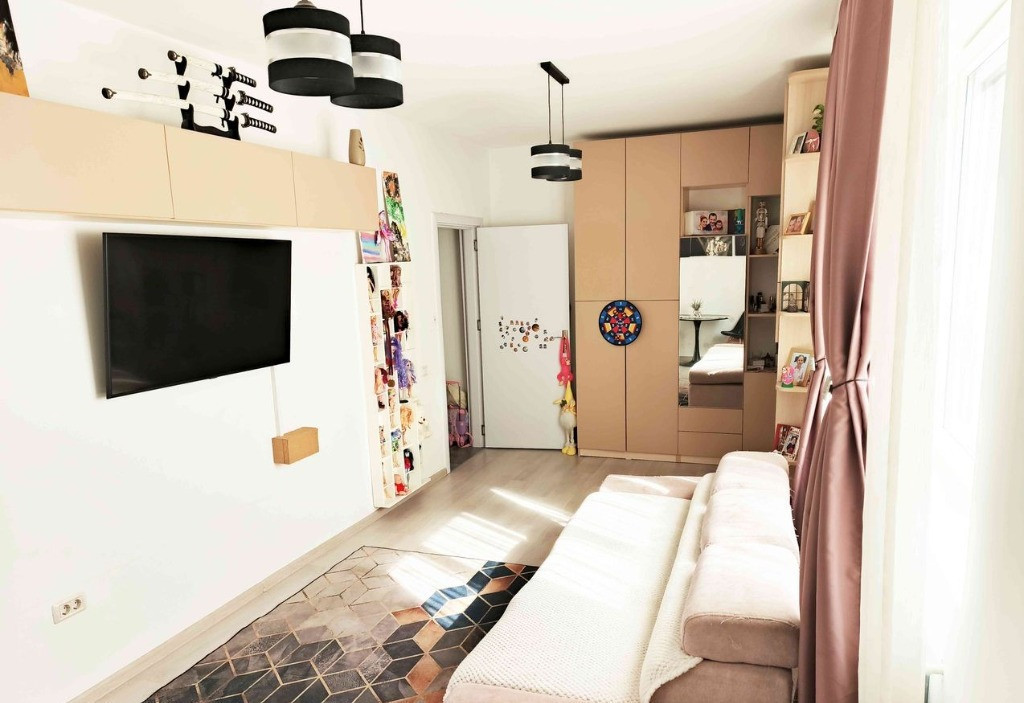 De inchiriat-Apartament 3 camere - Timpuri Noi, Sincai