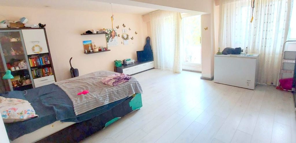 De vanzare apartament cu 4 camere, strada Anghel Saligny,...