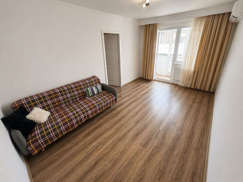 Apartament 2 camere zona Casa de Cultura cu Centrala