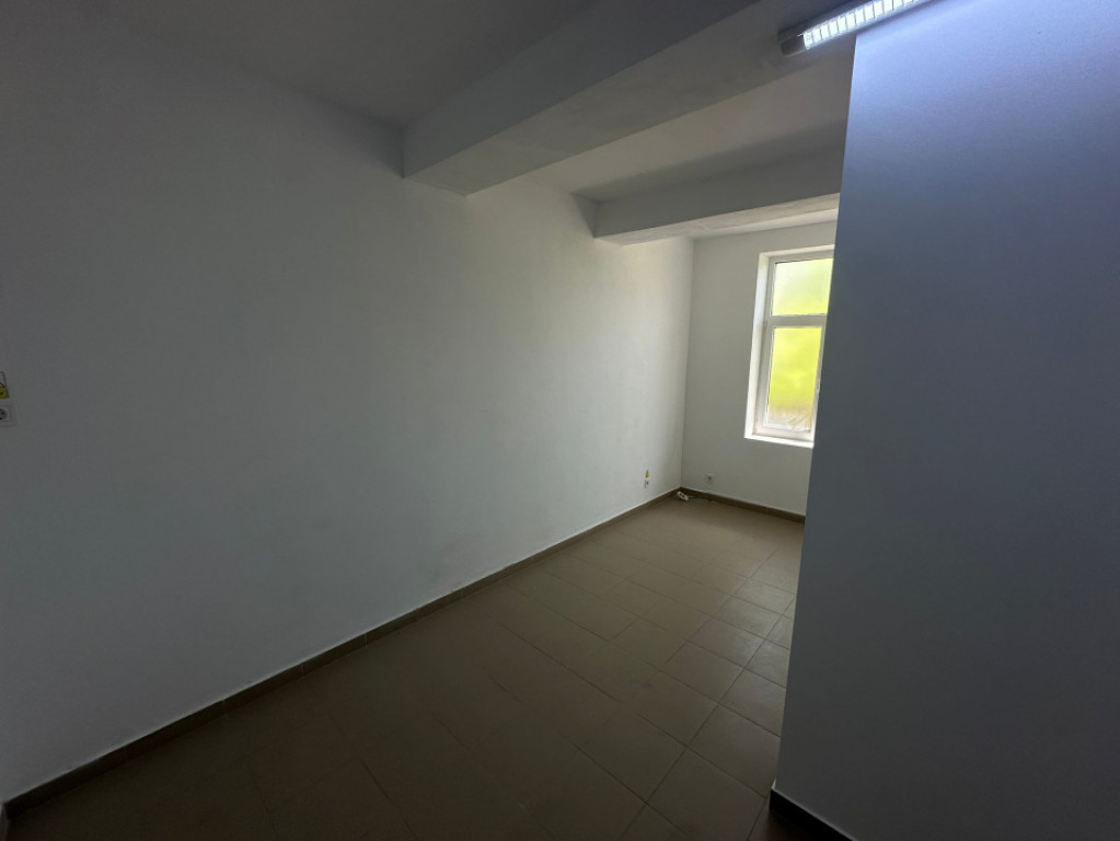 Spatiu comercial destinat centru medical!