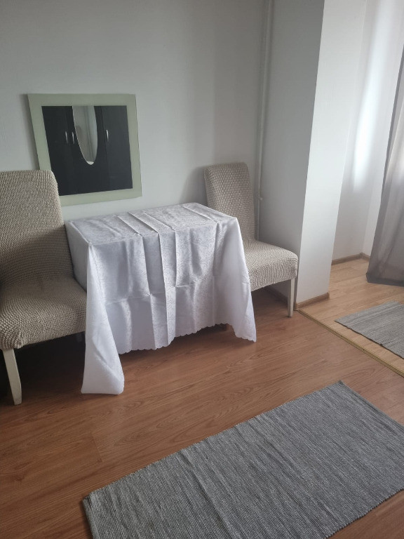 Inchiriez garsoniera in Deva, zona Dorobanti, etaj 4, bloc de 4 etaje,
