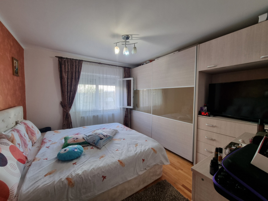 Apartament 4 camere la etajul 1, mobilat-utilat, Zona Parcul