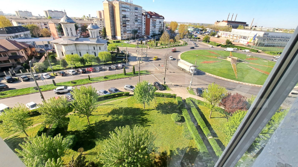 Apartament cu 3 camere, spatios, vedere panoramică, zonă e