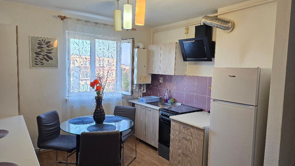Vand apartament 2 camere decomandat in Deva, zona Marasti, mobilat