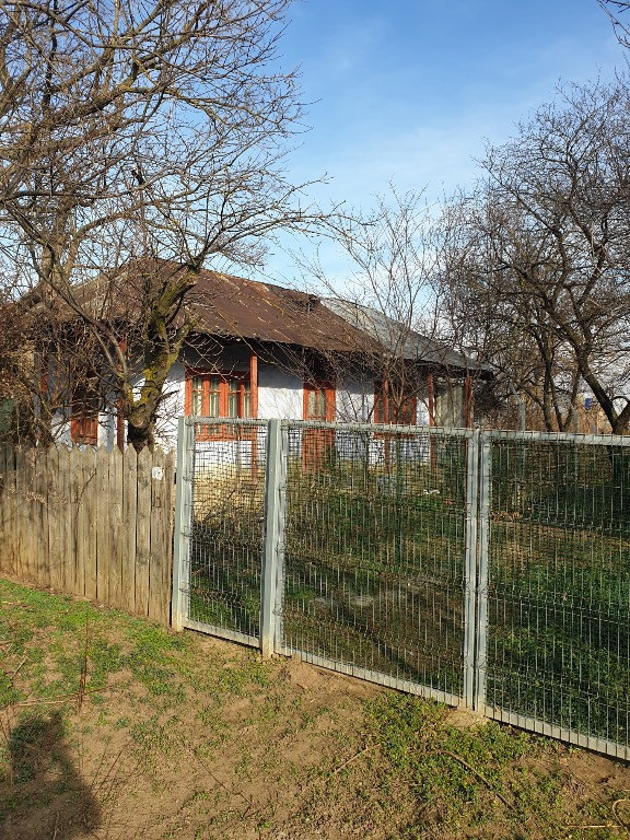 Casă și teren generos în Ungureni, Prahova